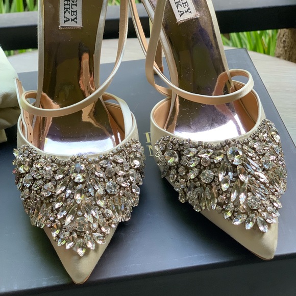 Shoes - Picture 3 of 8